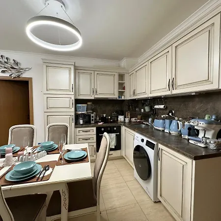 Apartamento Vintage De Lux, Location, 2bdr Grand Monastery, *